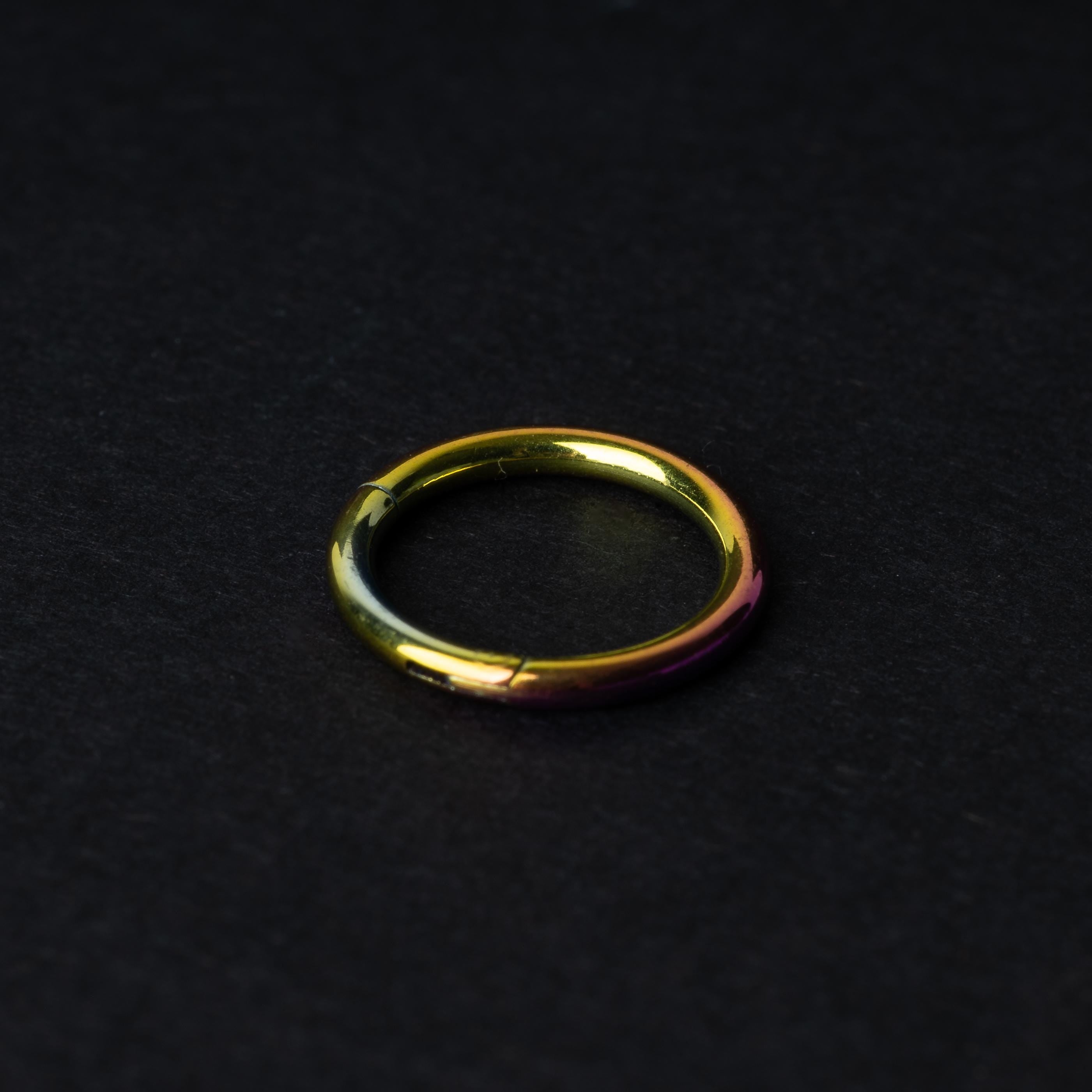 A gold Seamless Clicker displayed on a dark background.