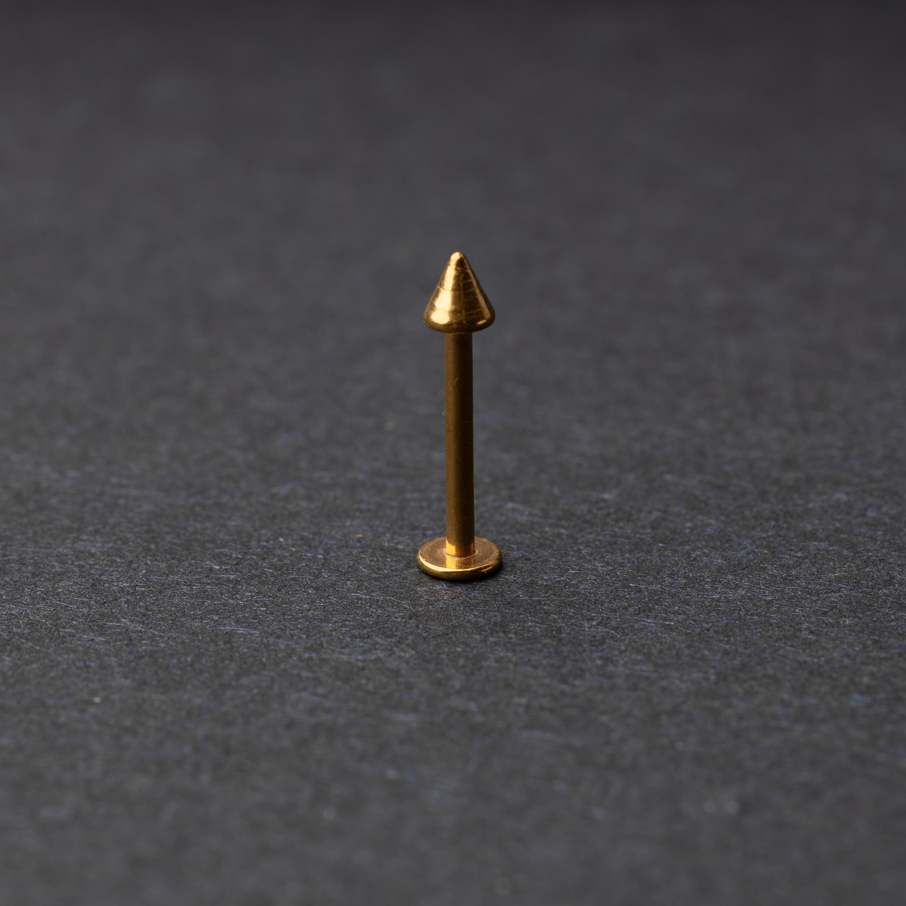 A single spiked flat back bar on a dark background. 