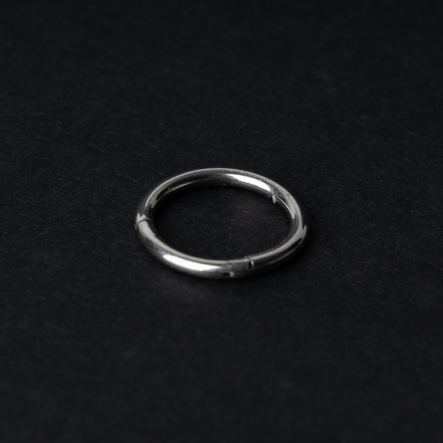 A silver Seamless Clikcer displayed on a dark background.