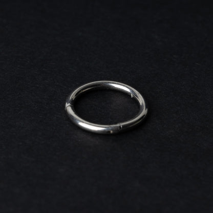 A silver Seamless Clikcer displayed on a dark background.